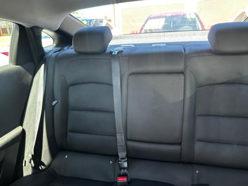 Chevrolet Malibu Vehicle Full-screen Gallery Image 9