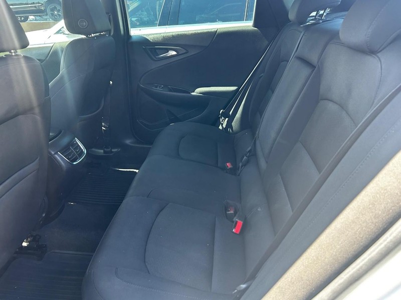 Chevrolet Malibu Vehicle Full-screen Gallery Image 10