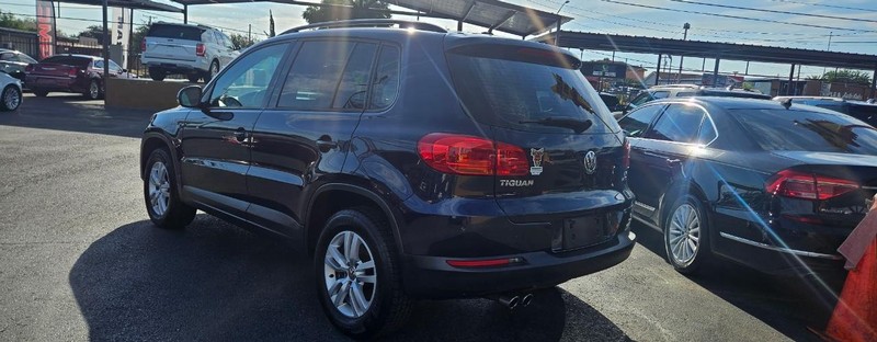 Volkswagen Tiguan Vehicle Full-screen Gallery Image 3