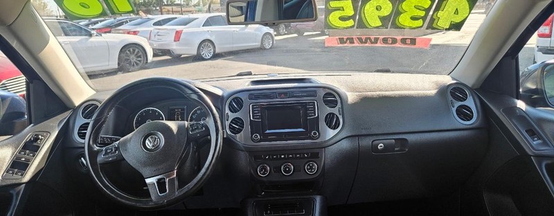 Volkswagen Tiguan Vehicle Full-screen Gallery Image 5