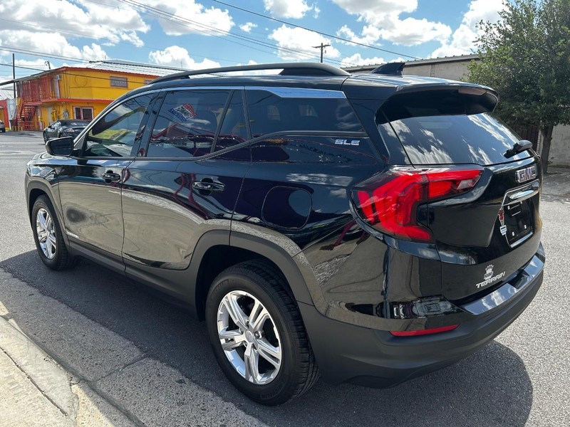 GMC Terrain Vehicle Full-screen Gallery Image 4