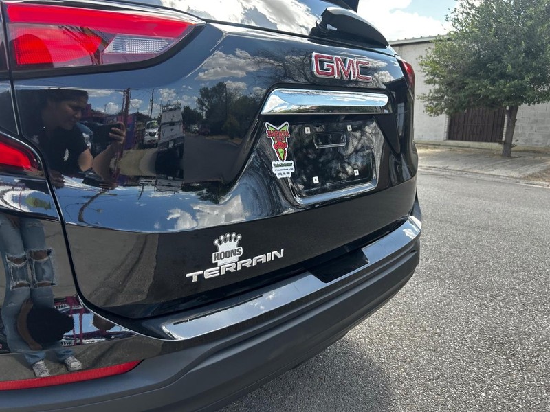 GMC Terrain Vehicle Full-screen Gallery Image 5