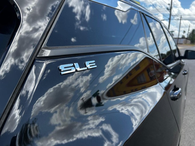 GMC Terrain Vehicle Full-screen Gallery Image 8