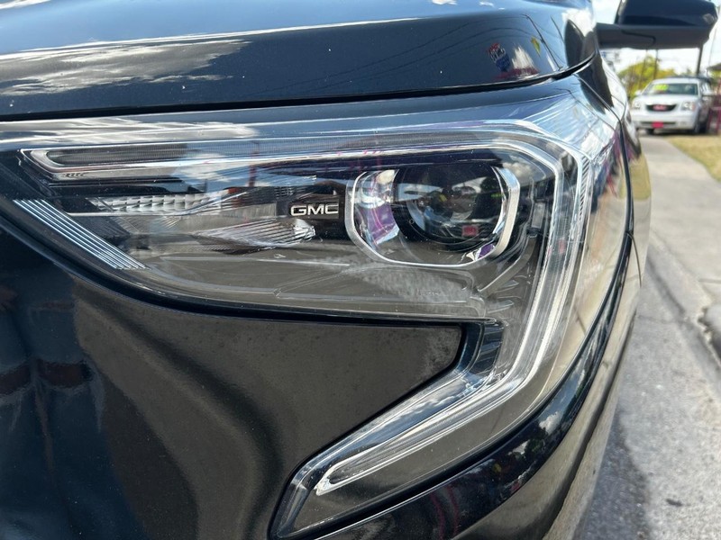 GMC Terrain Vehicle Full-screen Gallery Image 9