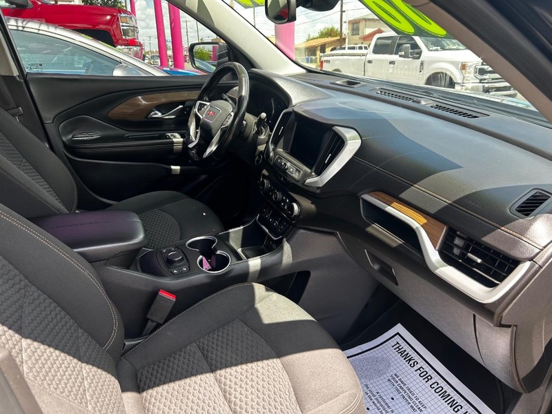 GMC Terrain Vehicle Full-screen Gallery Image 10