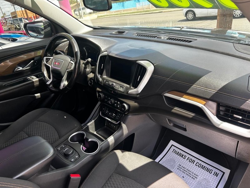 GMC Terrain Vehicle Full-screen Gallery Image 11