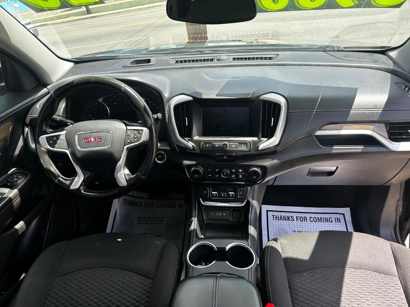 GMC Terrain Vehicle Full-screen Gallery Image 13