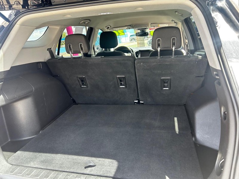 GMC Terrain Vehicle Full-screen Gallery Image 14