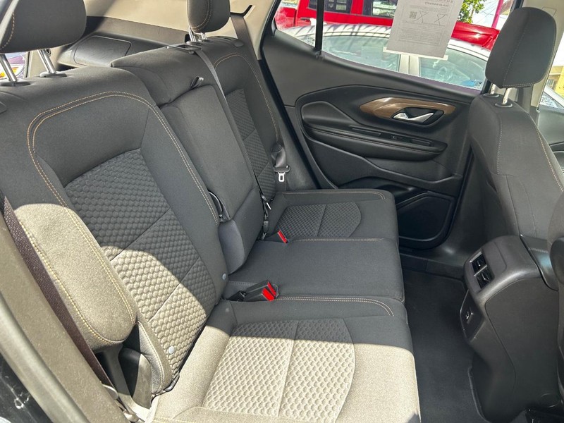 GMC Terrain Vehicle Full-screen Gallery Image 15