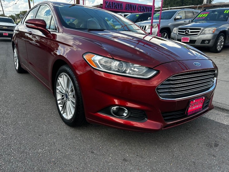 Ford Fusion Vehicle Full-screen Gallery Image 5