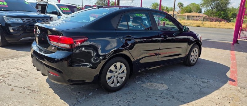 Kia Rio Vehicle Full-screen Gallery Image 3