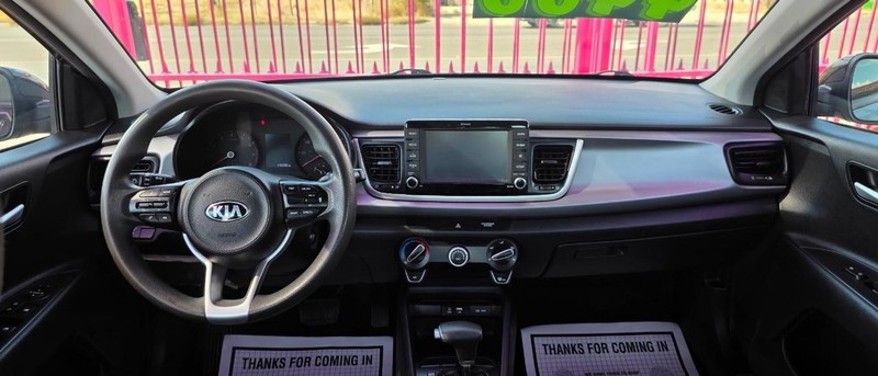 Kia Rio Vehicle Full-screen Gallery Image 5