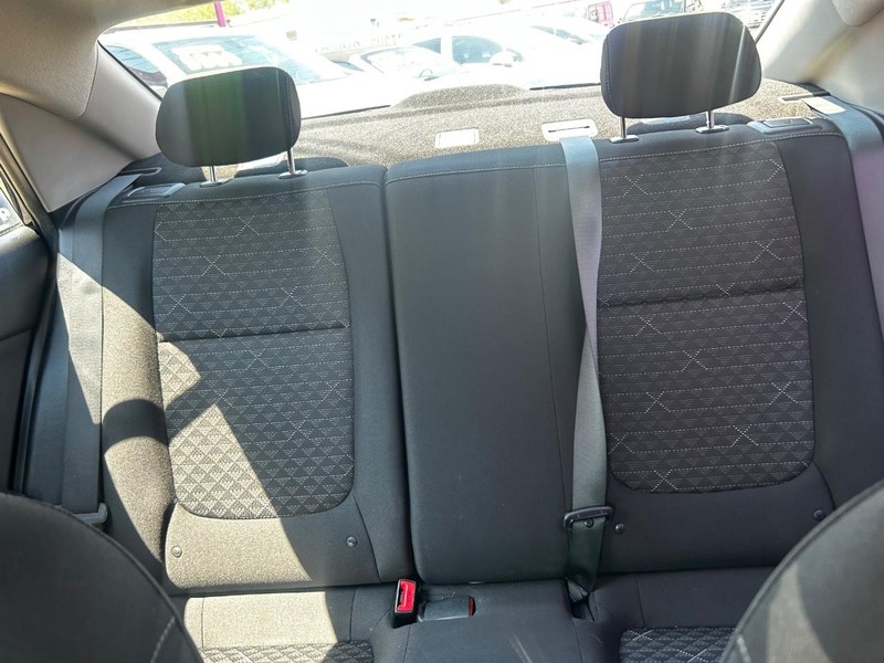 Kia Rio Vehicle Full-screen Gallery Image 8