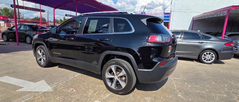Jeep Cherokee Vehicle Full-screen Gallery Image 3