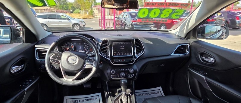 Jeep Cherokee Vehicle Full-screen Gallery Image 7