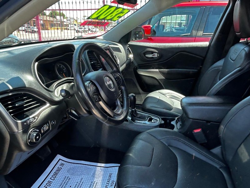 Jeep Cherokee Vehicle Full-screen Gallery Image 8