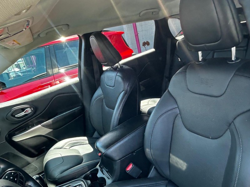 Jeep Cherokee Vehicle Full-screen Gallery Image 10