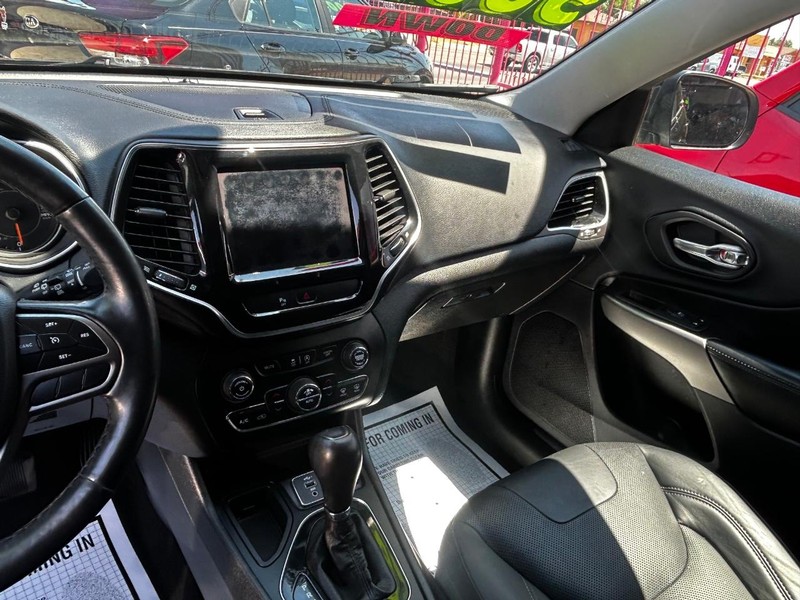 Jeep Cherokee Vehicle Full-screen Gallery Image 11