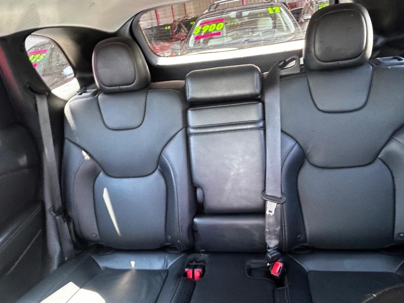 Jeep Cherokee Vehicle Full-screen Gallery Image 12