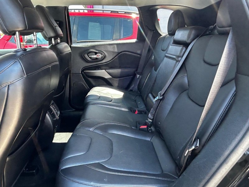 Jeep Cherokee Vehicle Full-screen Gallery Image 13