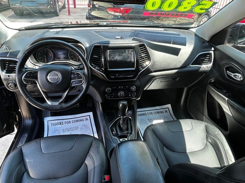 Jeep Cherokee Vehicle Full-screen Gallery Image 14