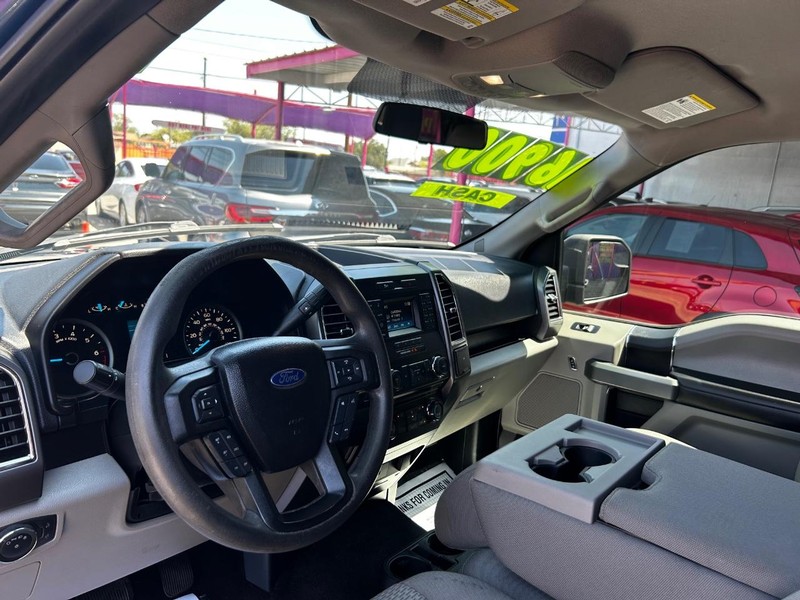 Ford F-150 Vehicle Full-screen Gallery Image 7