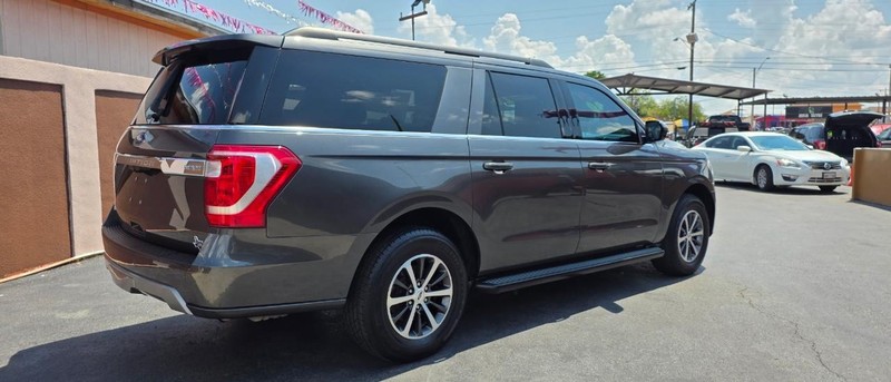 Ford Expedition Max Vehicle Full-screen Gallery Image 4