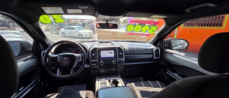 Ford Expedition Max Vehicle Full-screen Gallery Image 8