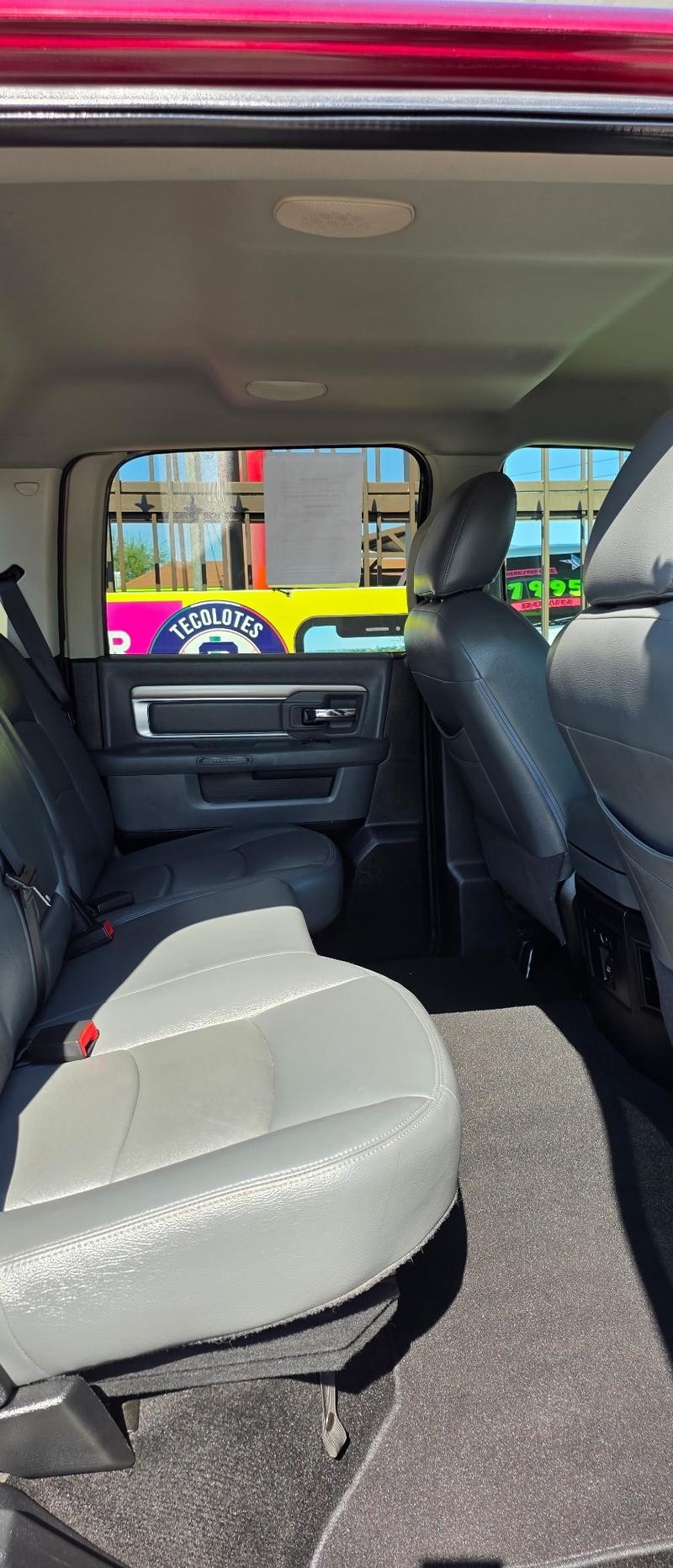 Ram 1500 Vehicle Full-screen Gallery Image 6