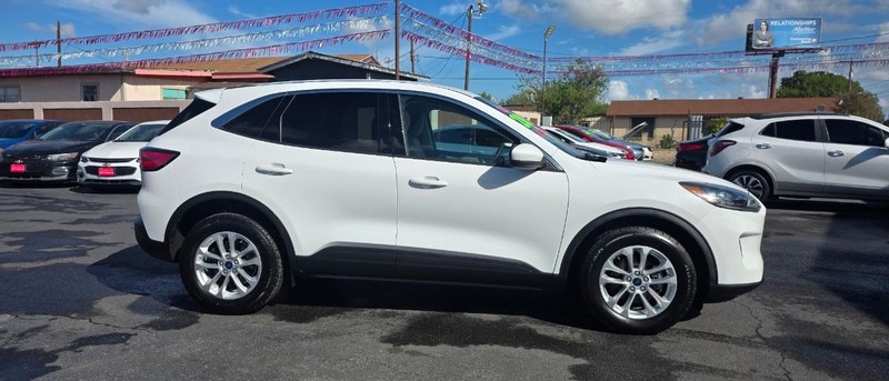 Ford Escape Vehicle Full-screen Gallery Image 3