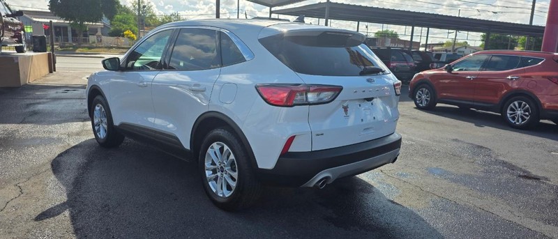 Ford Escape Vehicle Full-screen Gallery Image 5