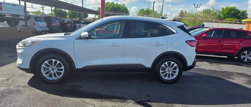 Ford Escape Vehicle Full-screen Gallery Image 6