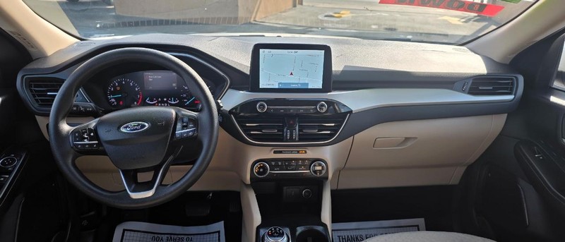 Ford Escape Vehicle Full-screen Gallery Image 7