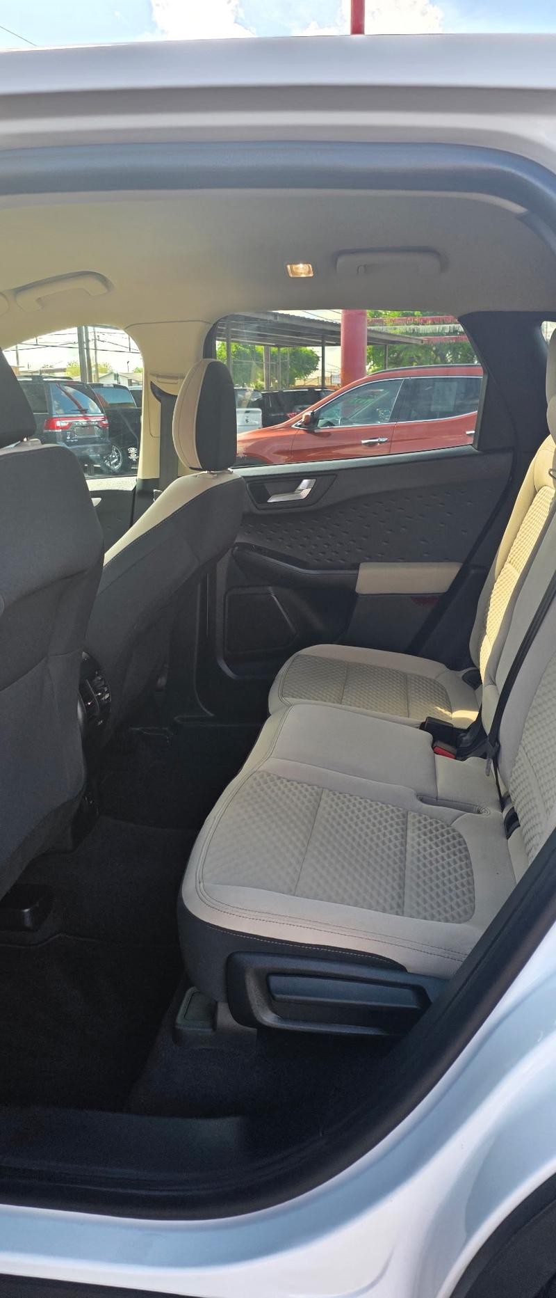 Ford Escape Vehicle Full-screen Gallery Image 8