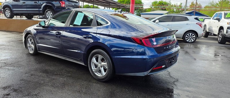 Hyundai Sonata Vehicle Full-screen Gallery Image 2