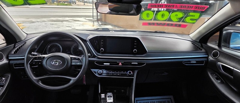 Hyundai Sonata Vehicle Full-screen Gallery Image 3