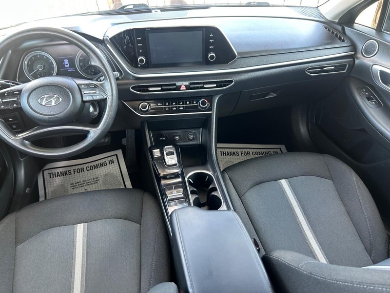 Hyundai Sonata Vehicle Full-screen Gallery Image 4