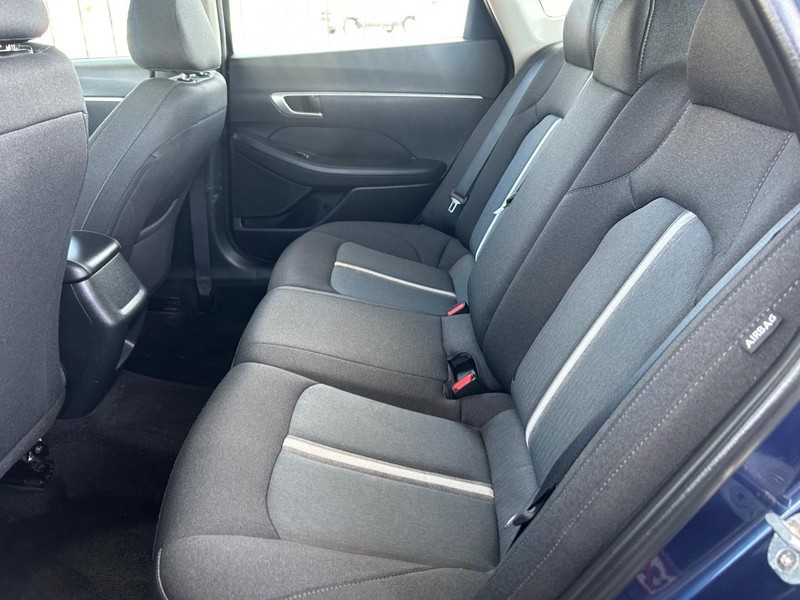 Hyundai Sonata Vehicle Full-screen Gallery Image 5