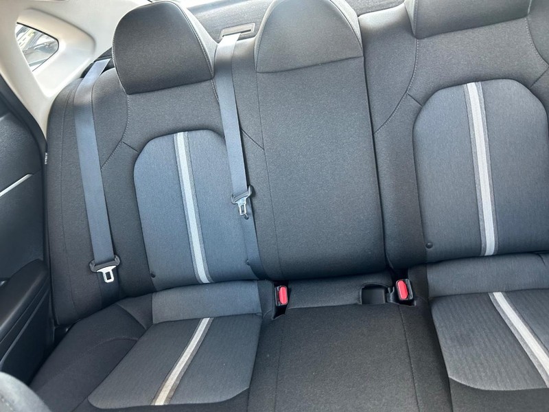 Hyundai Sonata Vehicle Full-screen Gallery Image 6