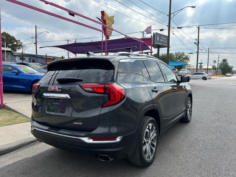 GMC Terrain Vehicle Full-screen Gallery Image 3