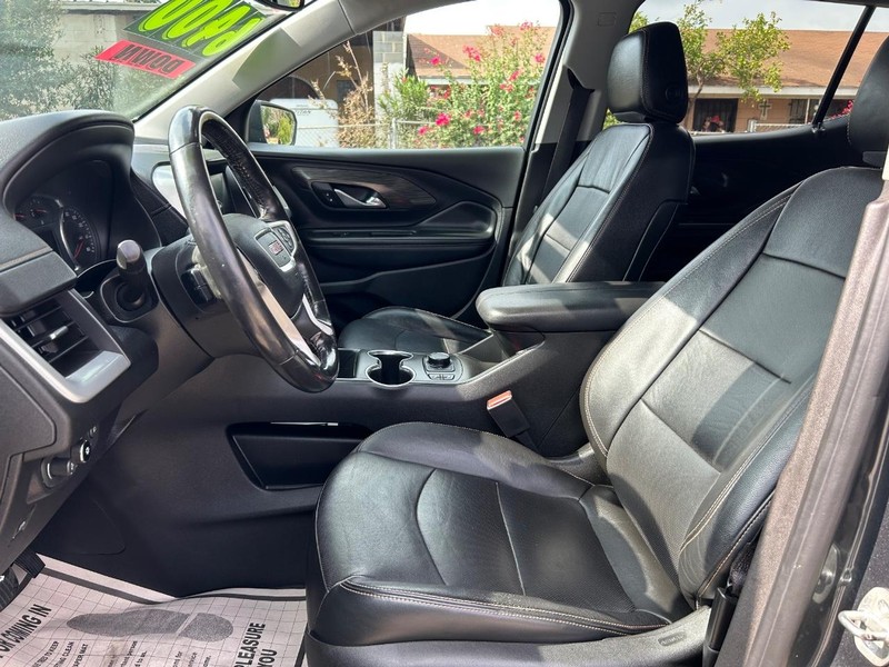 GMC Terrain Vehicle Full-screen Gallery Image 6