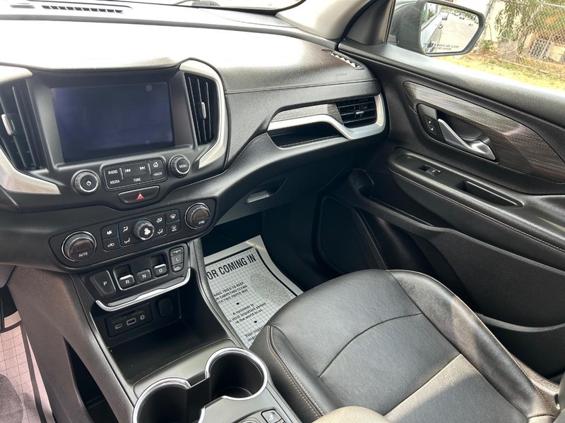 GMC Terrain Vehicle Full-screen Gallery Image 8