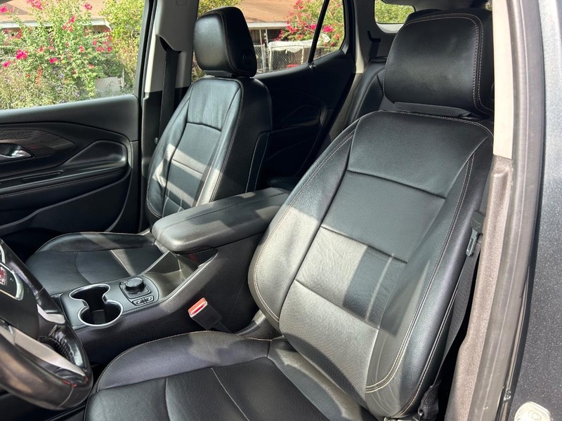 GMC Terrain Vehicle Full-screen Gallery Image 11