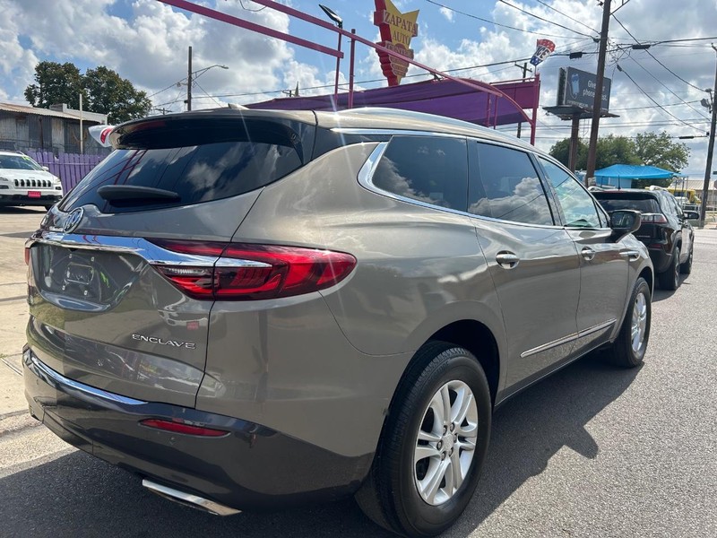 Buick Enclave Vehicle Full-screen Gallery Image 3