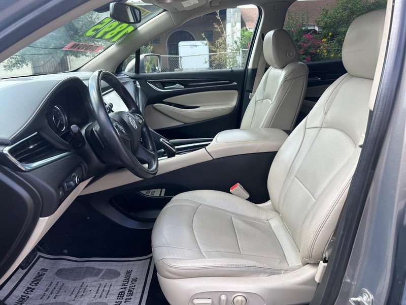 Buick Enclave Vehicle Full-screen Gallery Image 5