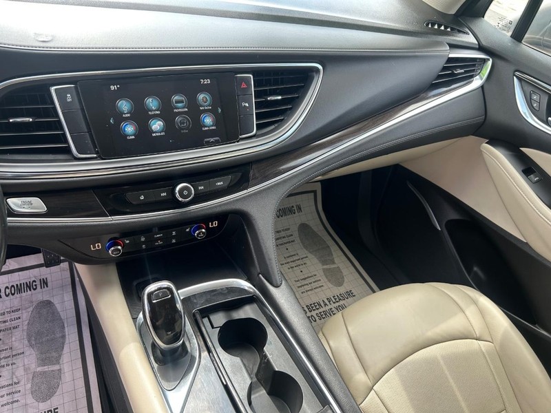 Buick Enclave Vehicle Full-screen Gallery Image 6