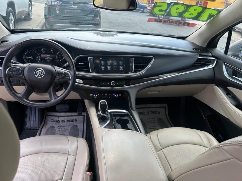 Buick Enclave Vehicle Full-screen Gallery Image 7