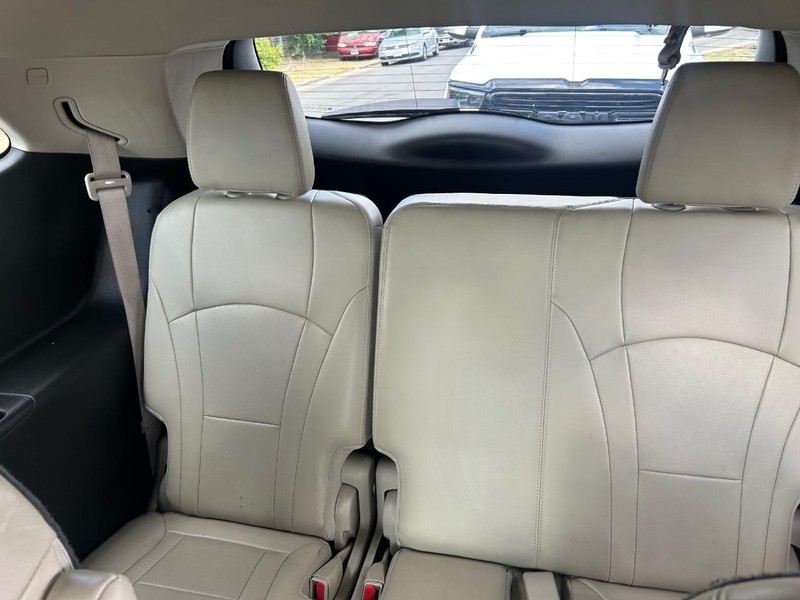 Buick Enclave Vehicle Full-screen Gallery Image 11