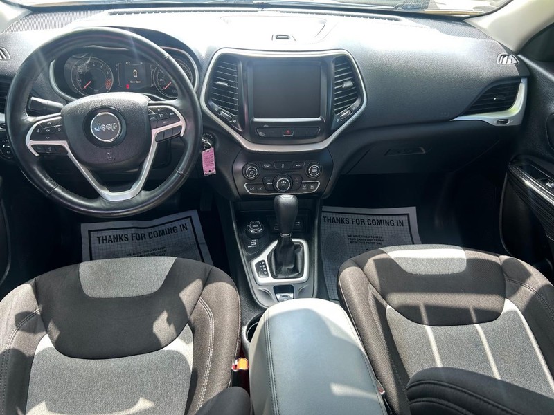 Jeep Cherokee Vehicle Full-screen Gallery Image 7