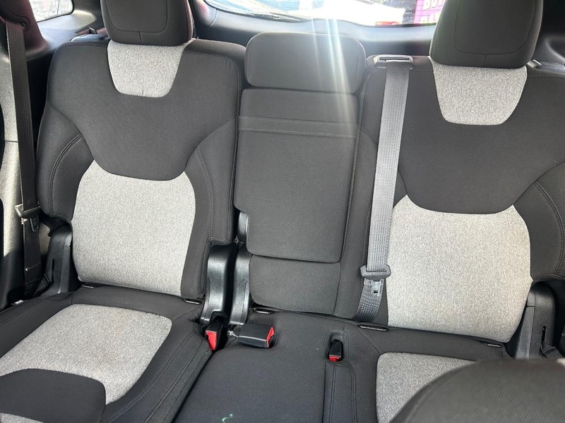 Jeep Cherokee Vehicle Full-screen Gallery Image 9